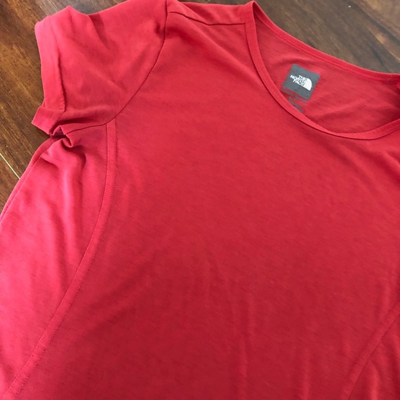 The North Face Women’s Workout Coral Tee Size Small - Picture 3 of 7